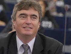 Dr. Zver pozdravil komentar in odgovore predsednika poslanske skupineJosepha Daula Dr. Zver pozdravil komentar in odgovore predsednika poslanske skupineJosepha Daula